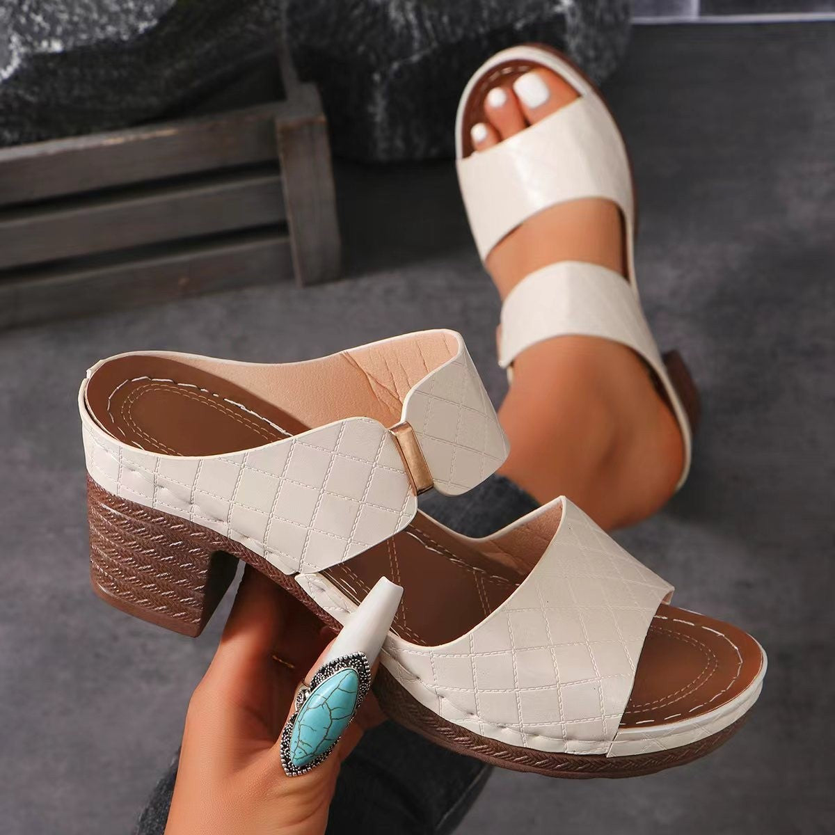 Sandales à talons hauts et bout rond pour femme