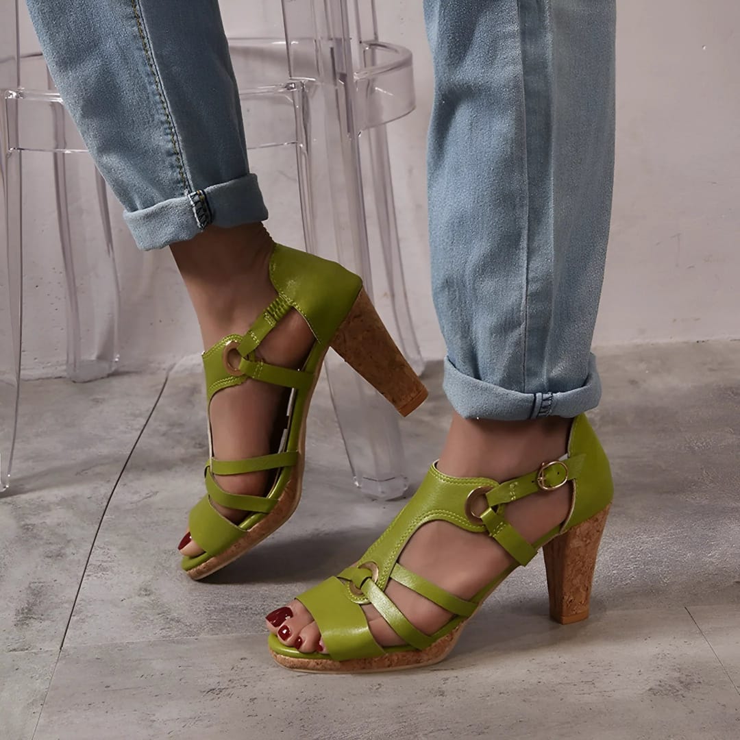 Sandales à Talons Hauts – Élégance et Féminité