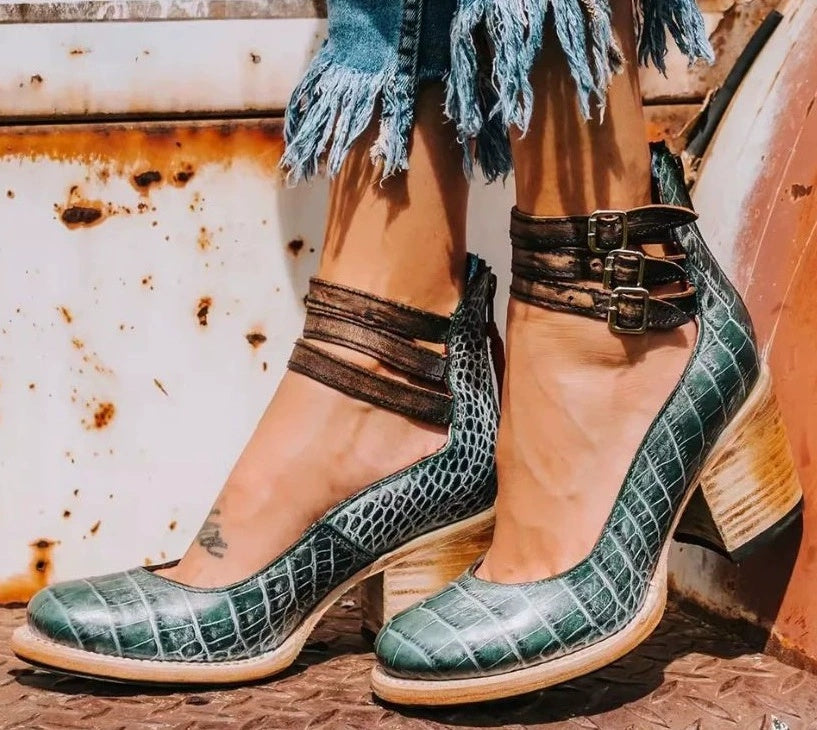 Escarpins à talons hauts à trois boutons pour femme, imprimé serpent
